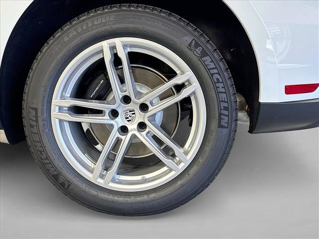 Used 2026 Porsche Macan AWD/4WD image 25