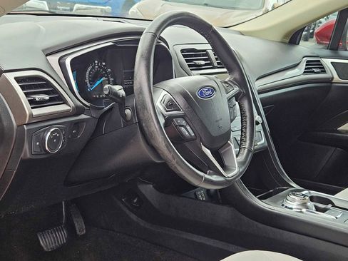 Used 2020 Ford Fusion SE w/ Equipment Group 151A image 2