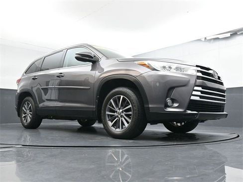 Used 2019 Toyota Highlander XLE image 30