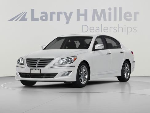 Used 2013 Hyundai Genesis 3.8 w/ Technology Pkg RWD image 1