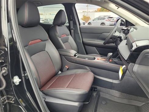 New 2026 Nissan Kicks SR image 10