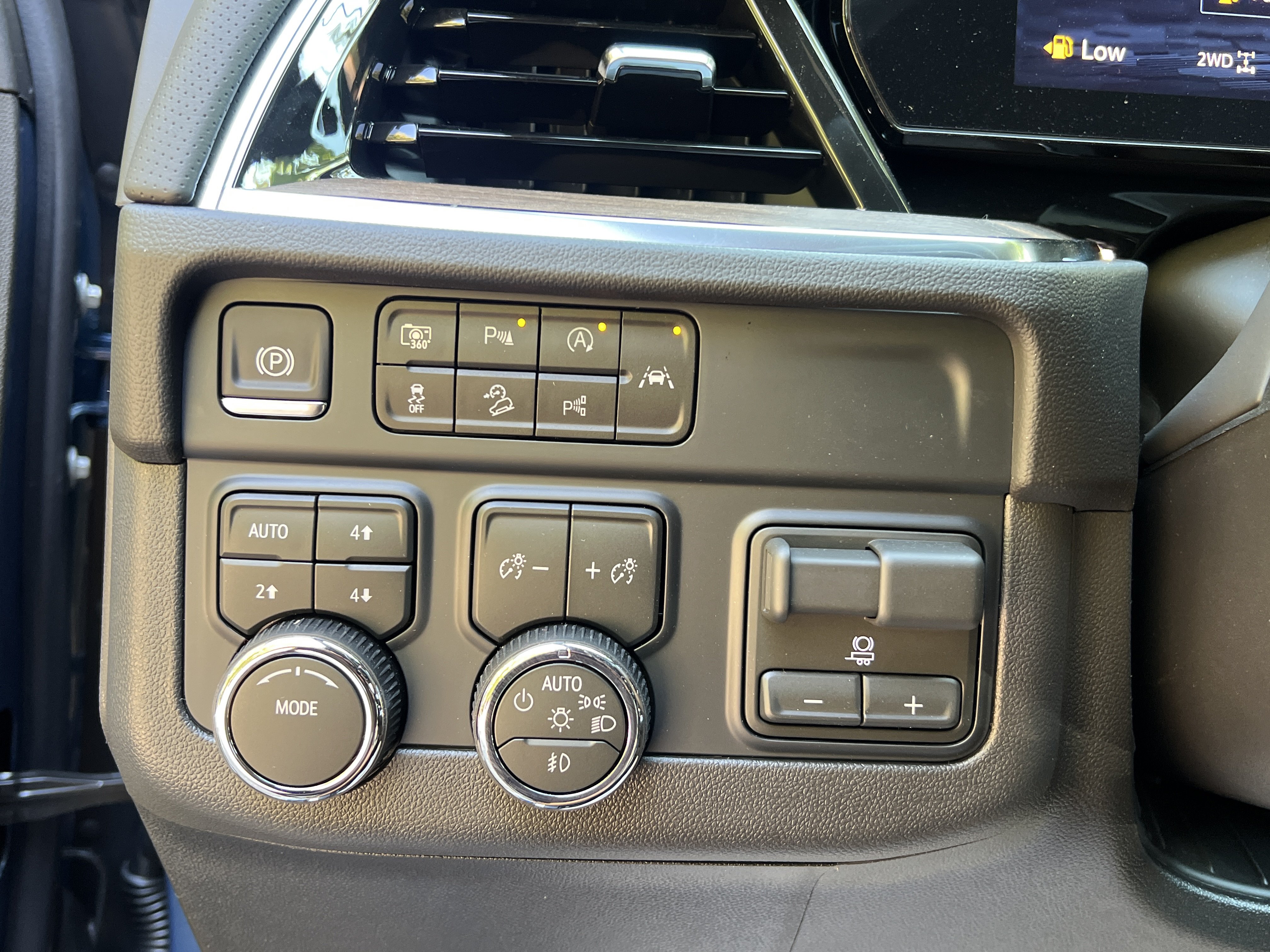 New 2026 Chevrolet Tahoe High Country w/ Sun And Tow Package AWD/4WD image 19