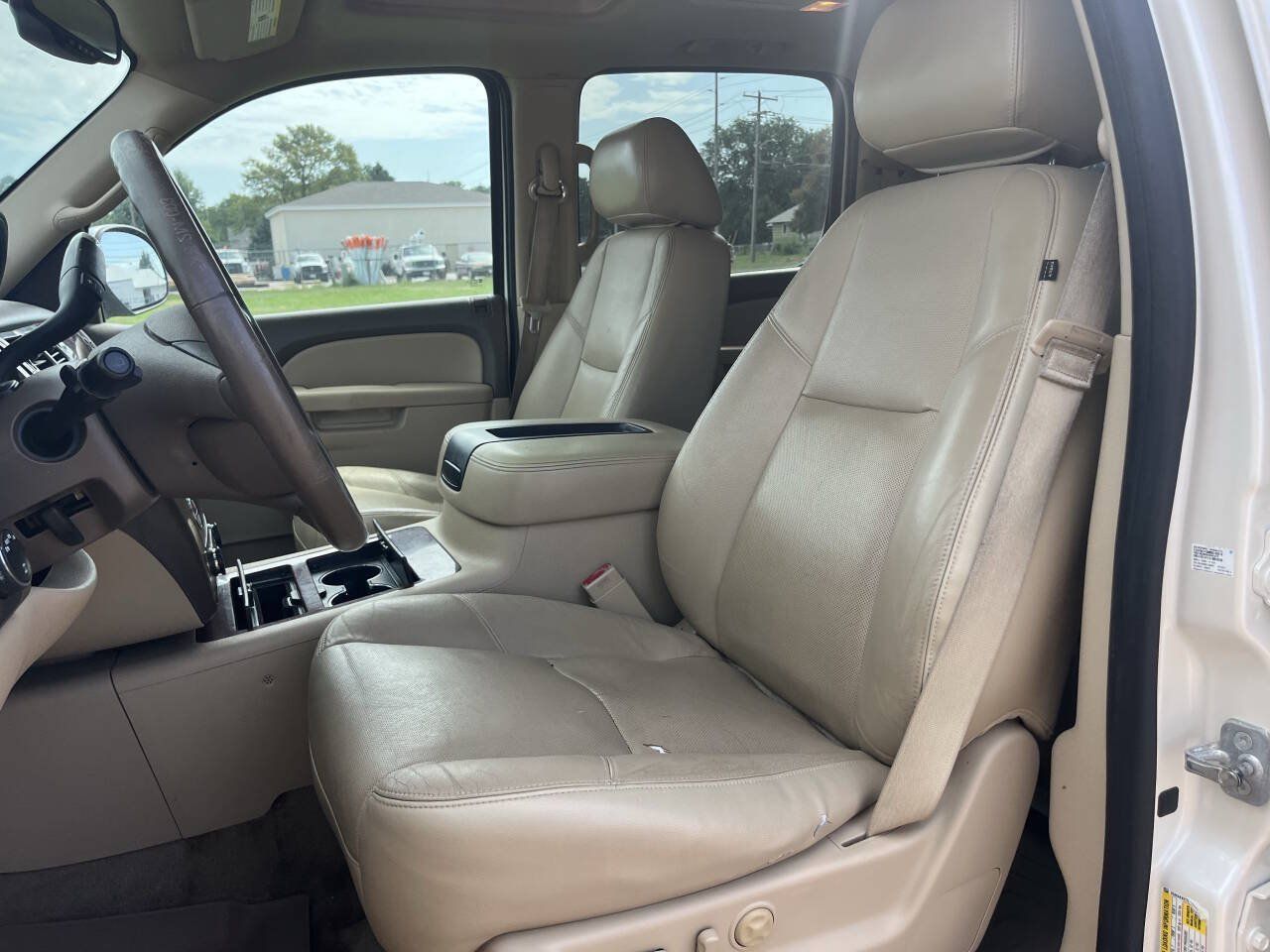 Used 2013 Chevrolet Suburban LTZ AWD/4WD image 10