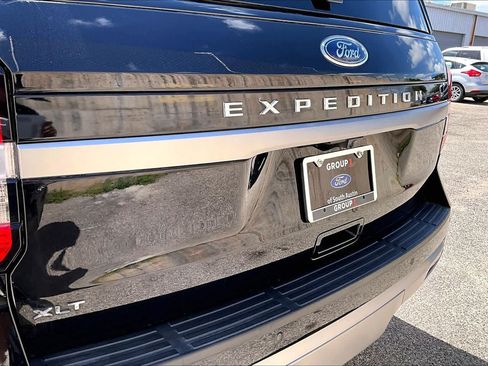 Used 2023 Ford Expedition XLT RWD image 12
