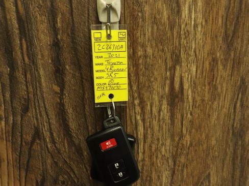 Used 2021 Toyota 4Runner SR5 Premium w/ Moonroof Package AWD/4WD image 20