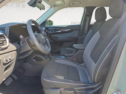 Used 2025 Chevrolet TrailBlazer LS w/ LS Convenience Package FWD image 9