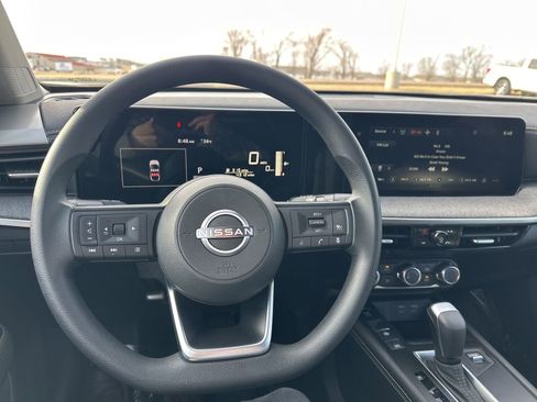 Used 2025 Nissan Kicks SV image 35