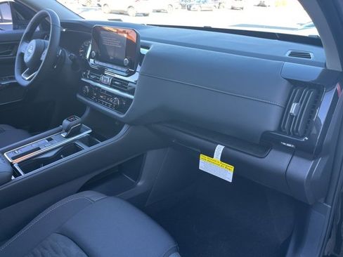 New 2025 Nissan Pathfinder SV image 22