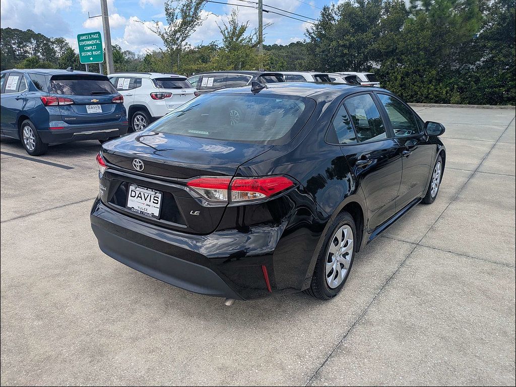 Used 2023 Toyota Corolla LE FWD image 3