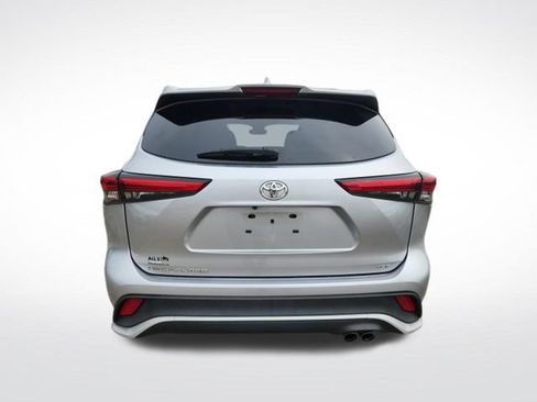Used 2022 Toyota Highlander XSE FWD image 8