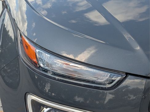Certified 2025 Hyundai Venue Limited FWD image 10