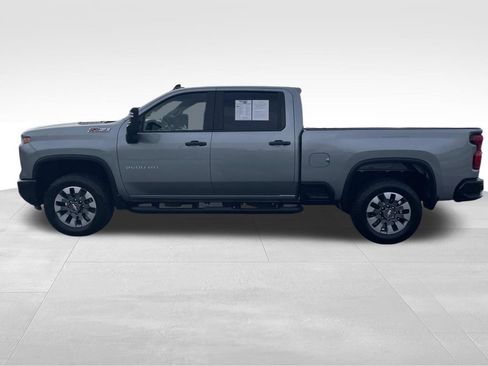 Used 2024 Chevrolet Silverado 2500 Custom w/ Custom Value Package image 7