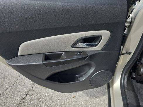 Used 2014 Chevrolet Cruze LS image 26