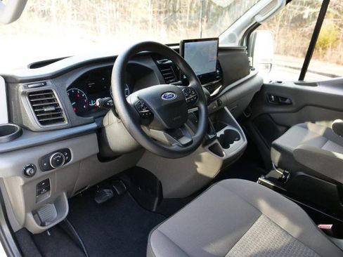 Used 2025 Ford Transit 350 XLT image 2