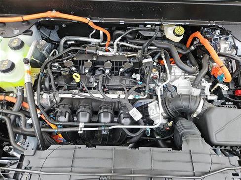 New 2025 Ford Maverick XLT w/ XLT Luxury Package FWD image 17