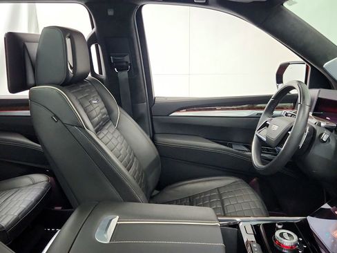 Certified 2025 Cadillac Escalade ESV Sport Platinum AWD/4WD image 31