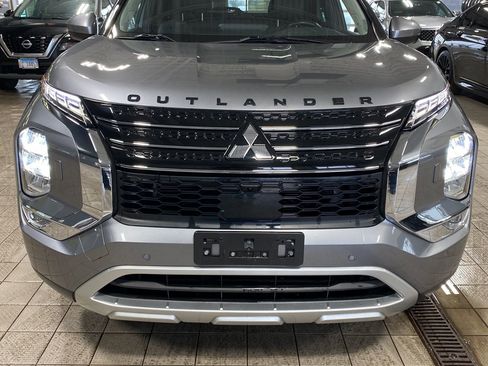 Used 2023 Mitsubishi Outlander SE image 32