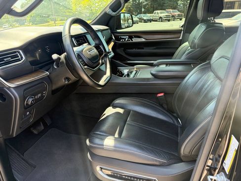 Used 2022 Jeep Grand Wagoneer Series II AWD/4WD image 6