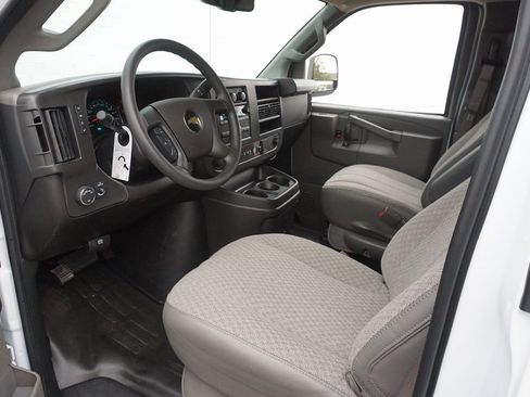 Certified 2025 Chevrolet Express 3500 w/ Driver Convenience Package image 9