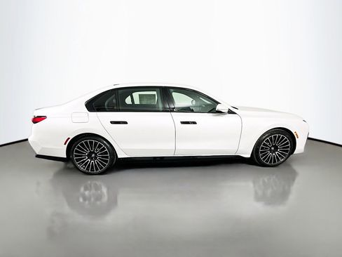 Used 2026 BMW 750e xDrive w/ Executive Package AWD/4WD image 4