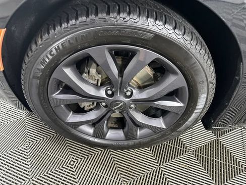 Certified 2018 Chrysler Pacifica Touring-L w/ Premium Audio Group FWD image 2