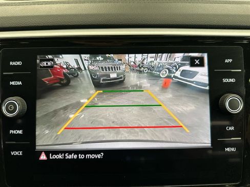 Used 2022 Volkswagen Atlas SE w/ Panoramic Sunroof Package FWD image 32