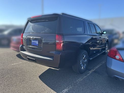 Used 2017 Chevrolet Suburban LT w/ LT Signature Package AWD/4WD image 3
