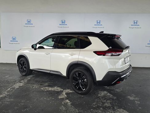 Used 2023 Nissan Rogue SV FWD image 4