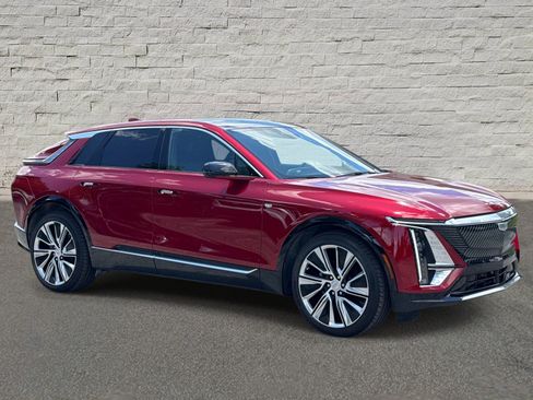 Used 2025 Cadillac Lyriq Luxury w/ LPO, Floor Liner Package AWD/4WD image 6