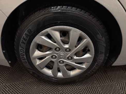 Used 2018 Hyundai Elantra SE w/ Cargo Package image 19