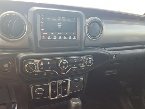 Used 2023 Jeep Gladiator Sport AWD/4WD image 11