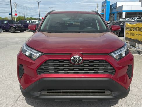 Used 2024 Toyota RAV4 XLE w/ Convenience Package image 5