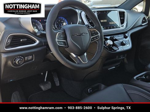 New 2026 Chrysler Pacifica Select image 22