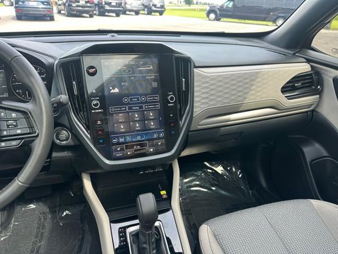 Used 2025 Subaru Forester Premium AWD/4WD image 11