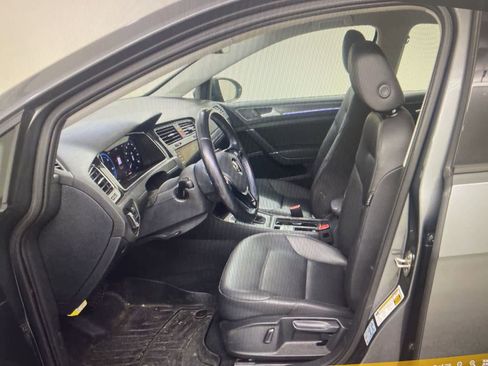Used 2018 Volkswagen e-Golf SEL Premium w/ Driver Assistance Package FWD image 6