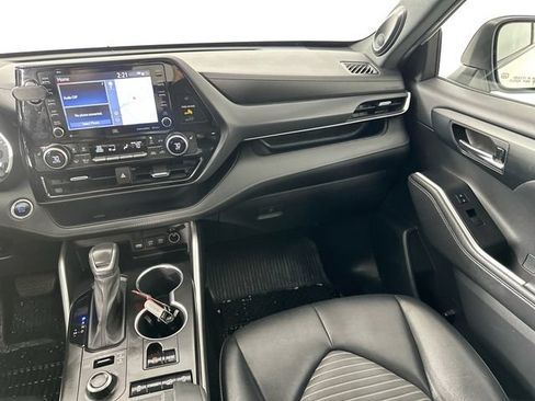 Used 2021 Toyota Highlander XSE AWD/4WD image 27