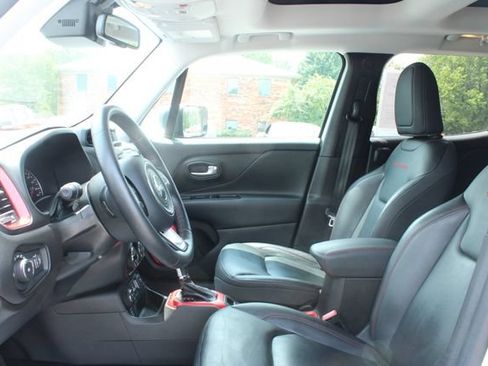 Used 2017 Jeep Renegade Trailhawk w/ Premium Trailhawk Package AWD/4WD image 12