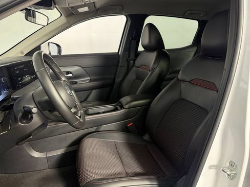 Used 2025 Nissan Kicks SR FWD image 21