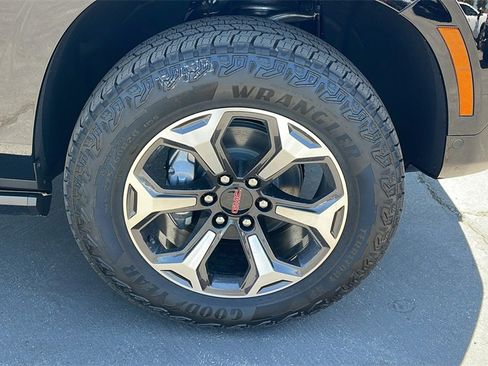 New 2025 GMC Yukon XL AT4 Ultimate image 9