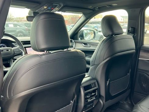 New 2026 Jeep Grand Cherokee Altitude AWD/4WD image 32