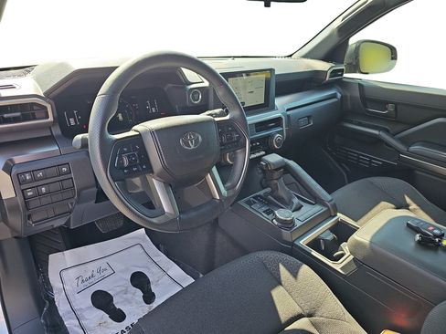 Used 2025 Toyota 4Runner SR5 AWD/4WD image 13