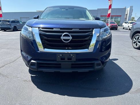 Used 2024 Nissan Pathfinder SV FWD image 2