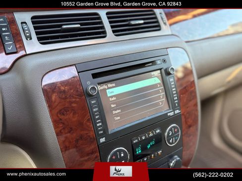 Used 2012 Chevrolet Suburban LTZ image 38