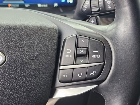 Used 2020 Ford Explorer Platinum w/ Premium Technology Package image 18