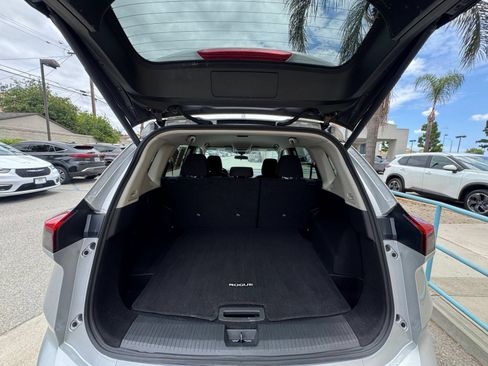 Used 2025 Nissan Rogue SV FWD image 33