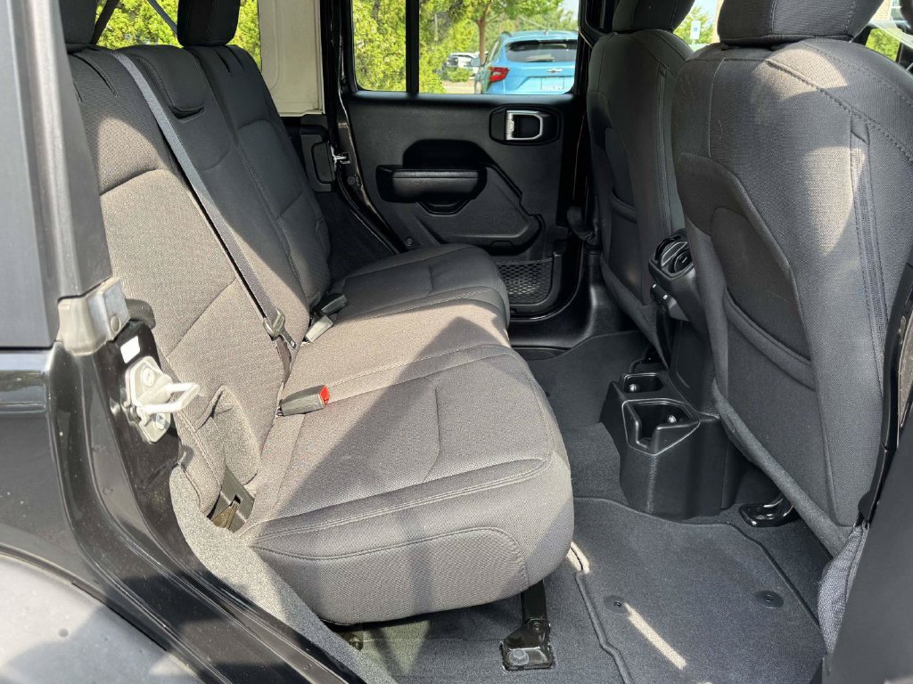 Used 2022 Jeep Wrangler Unlimited Sport AWD/4WD image 16