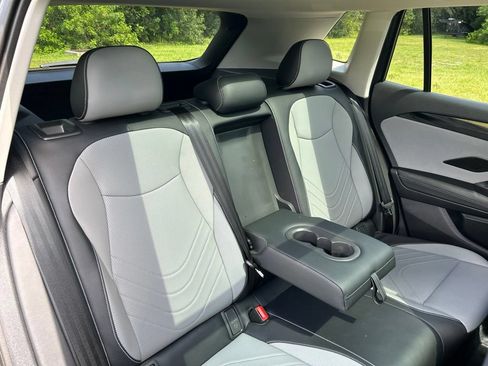 Certified 2025 Volkswagen Tiguan SE w/ Panoramic Sunroof Package AWD/4WD image 50