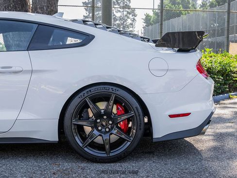 Used 2022 Ford Mustang Shelby GT500 w/ Carbon Fiber Track Pack image 5