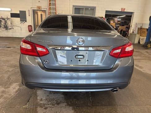 Used 2017 Nissan Altima 2.5 S w/ Power Driver Seat Package FWD image 4