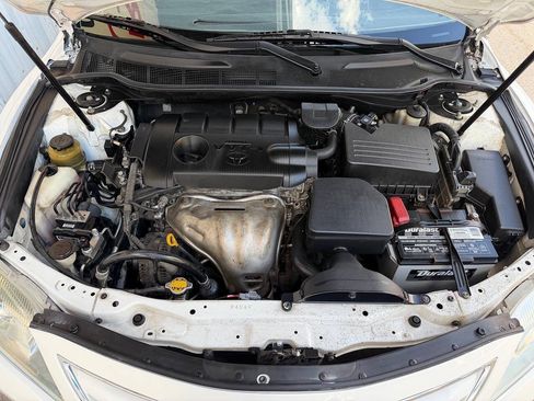 Used 2010 Toyota Camry LE FWD image 26